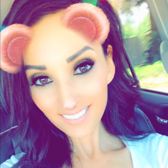 Meet your Posher, Stephanie - Picture 2 of 2